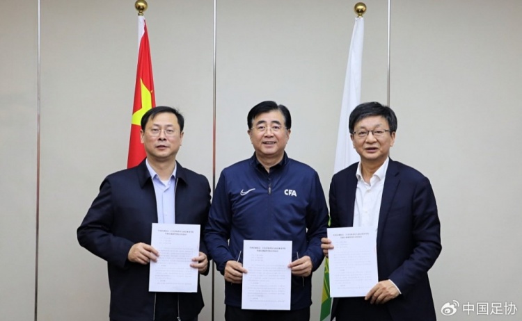 中國(guó)足協(xié)、江蘇省體育局、南京體育學(xué)院簽約共建足球裁判學(xué)院