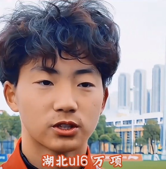 萬項談全運會吊射破門：發(fā)現(xiàn)門將站位不是很好，就很自信的射門