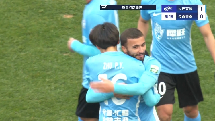19歲朱鵬宇中超處子球！大連英博1-0領(lǐng)先長春亞泰，馬萊萊助攻