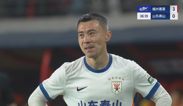 34分鐘0-3落后！36歲鄭錚苦笑36歲大雷沮喪 替補(bǔ)席黃政宇神態(tài)輕松