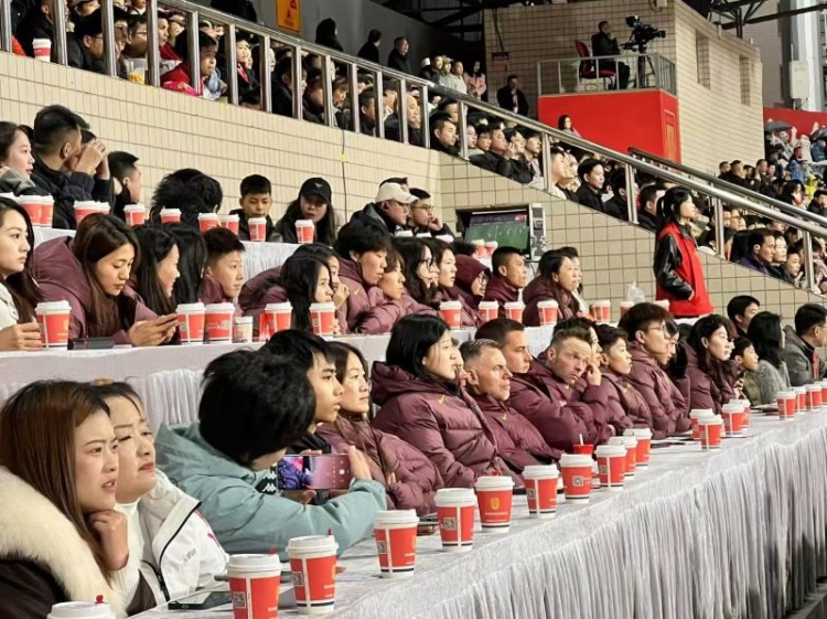 北青體育：中國女足現(xiàn)身中甲賽場，觀看重慶銅梁龍vs遼寧鐵人