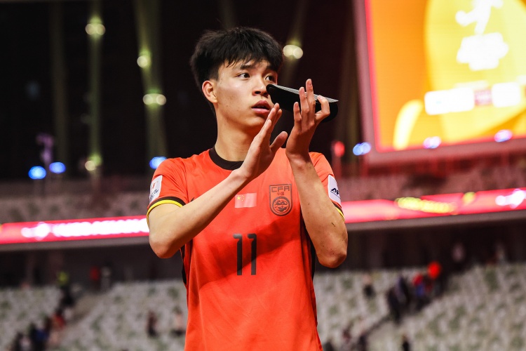 期待首秀！18歲王鈺棟入選中澳戰(zhàn)名單&穿11號，首進國足正賽名單