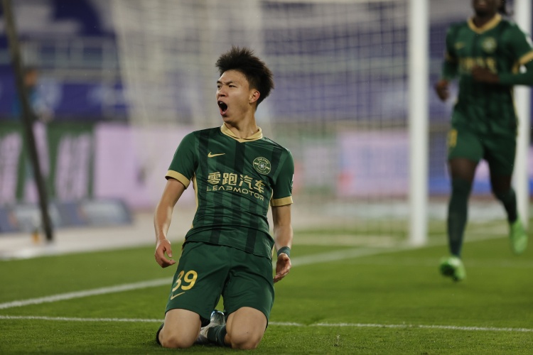 津媒：王鈺棟等多名小將嶄露頭角，必然能推動更多年輕球員登場